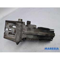 Citroen - C6 - Engine mount