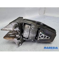 Citroen - C6 - Engine mount