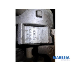 Citroen - C6 - Engine mount