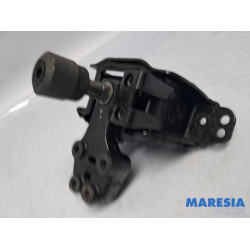 Citroen - C6 - Engine mount