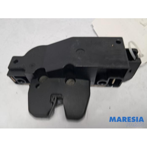 Peugeot - 307 - Tailgate lock mechanism