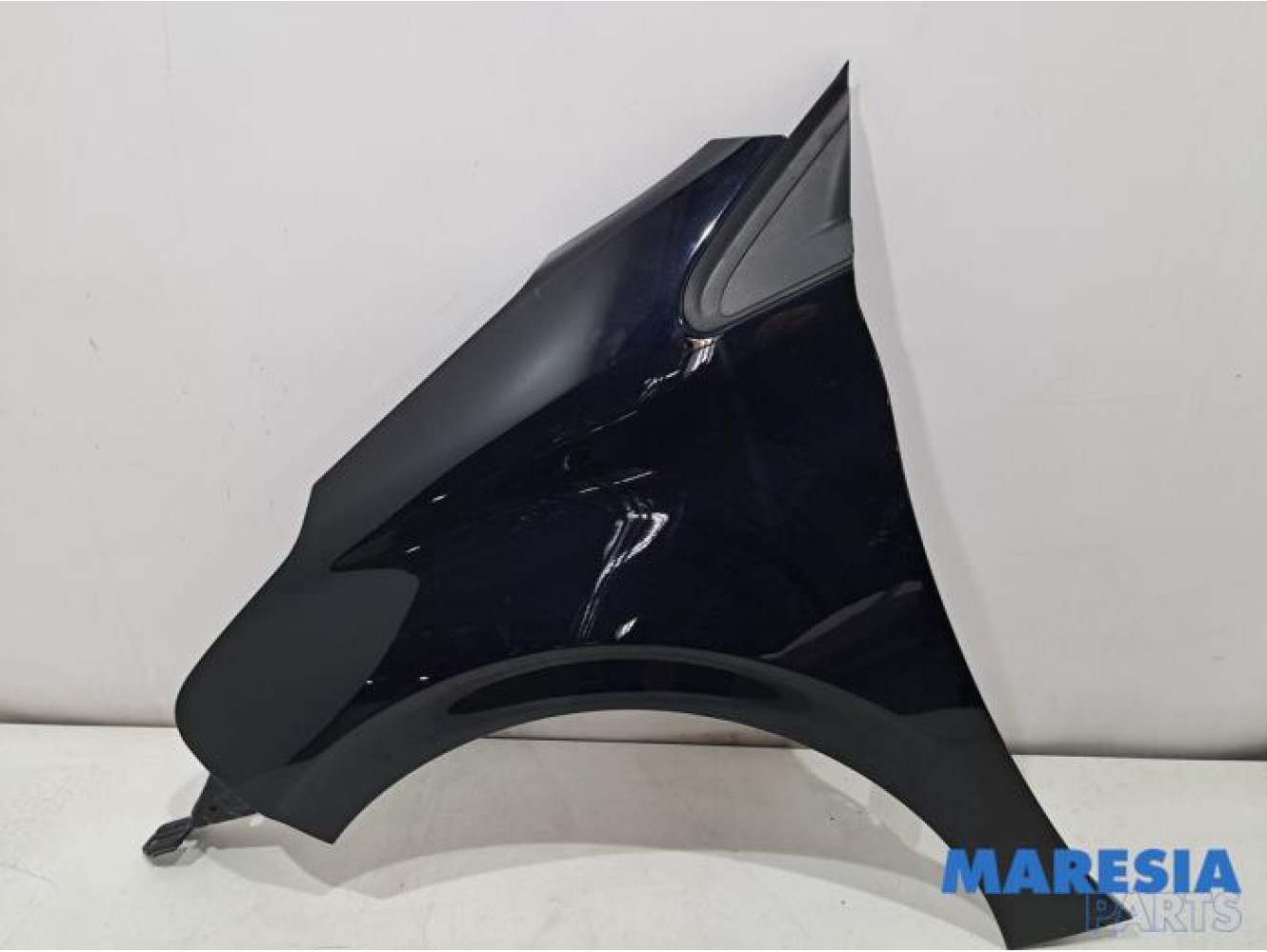 Peugeot - 208 - Front wing, left