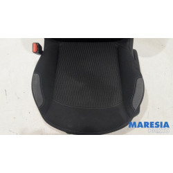 Peugeot - 208 - Seat, left