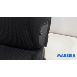 Peugeot - 208 - Seat, left