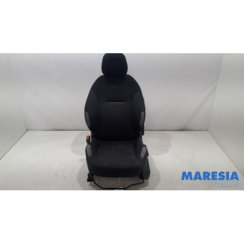 Peugeot - 208 - Stoel links
