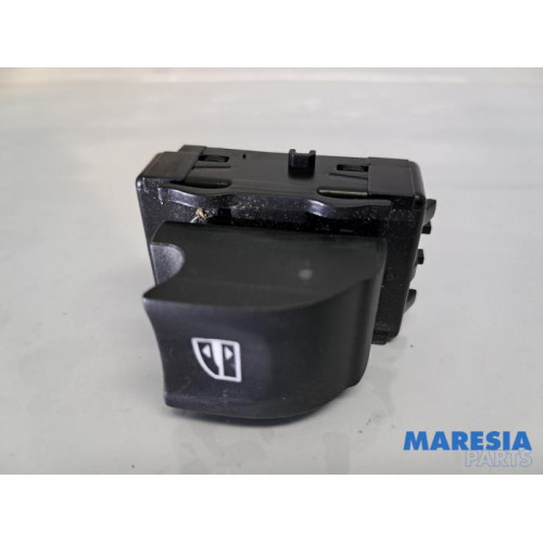 Renault - Megane - Electric window switch