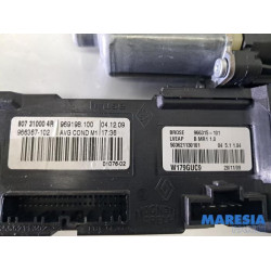 Renault - Megane - Door window motor