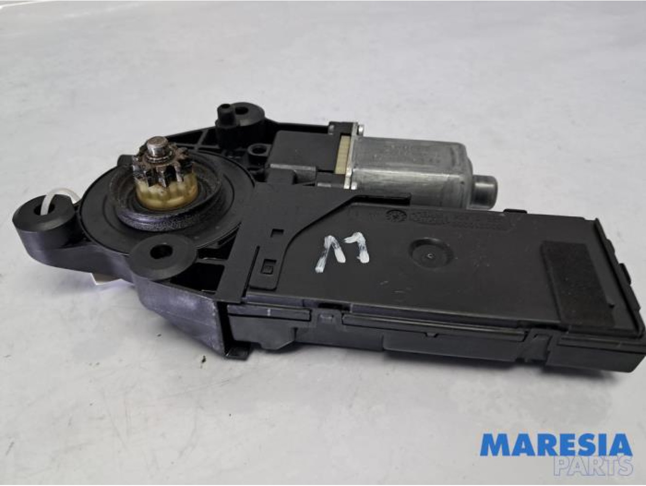 Renault - Megane - Door window motor