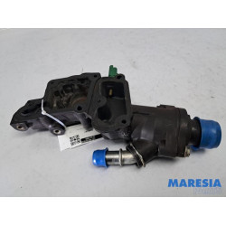 Peugeot - 206 PLUS - Boîtier thermostat