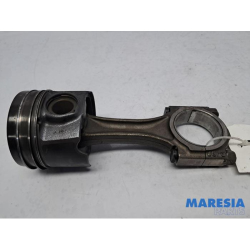 Opel - Vivaro - Connecting rod