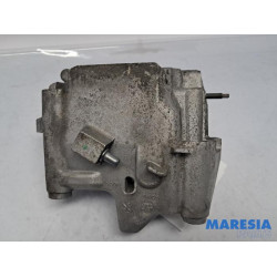 Opel - Vivaro - Steun dieselpomp