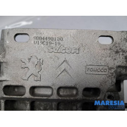 Opel - Vivaro - Steun dieselpomp