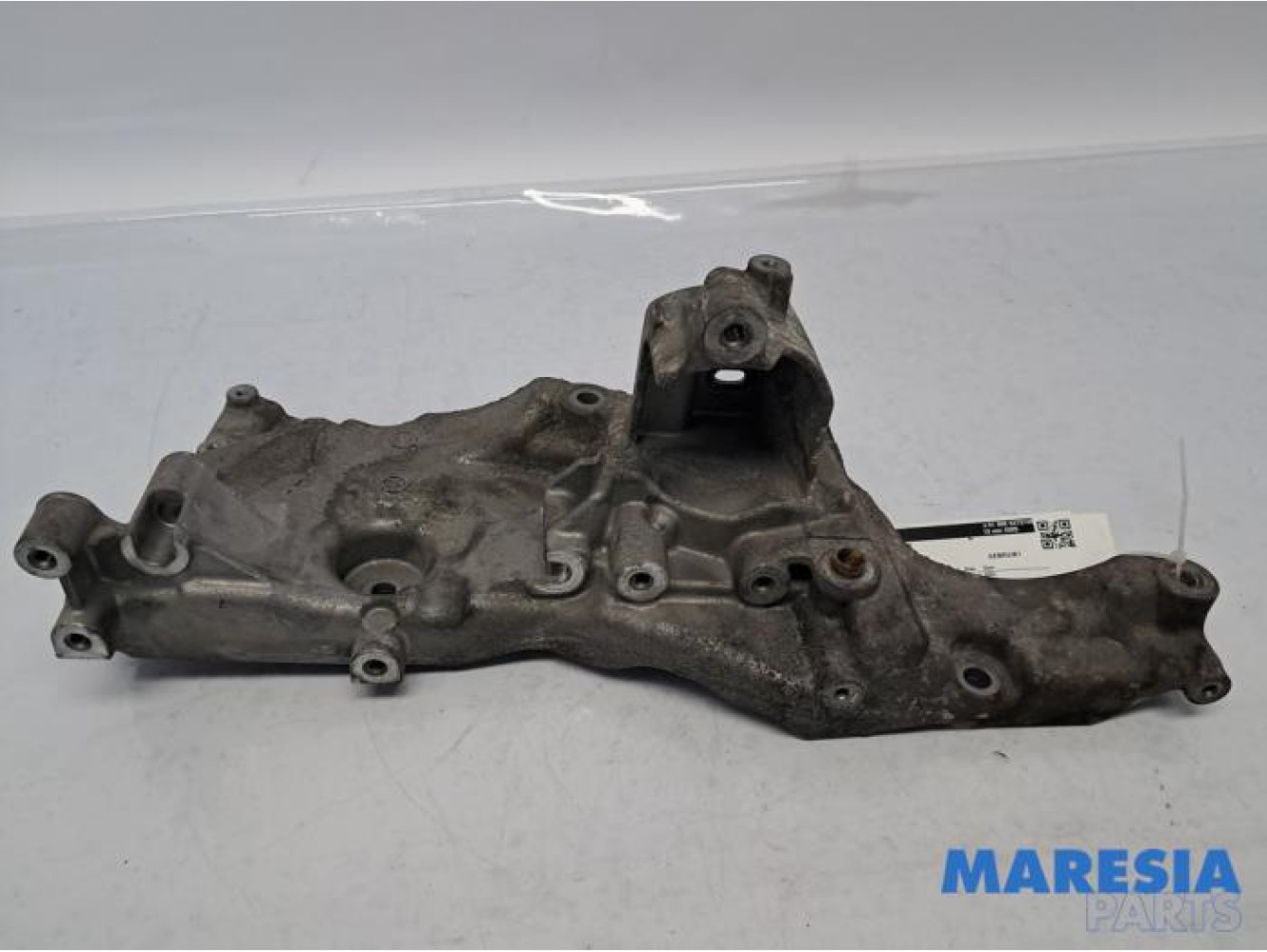 Opel - Vivaro - Alternator upper bracket