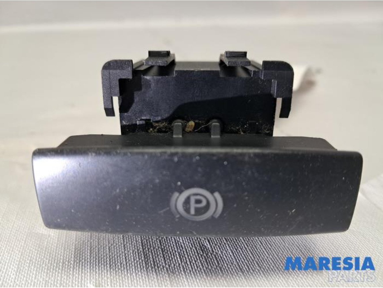 Citroen - C6 - Parking brake switch