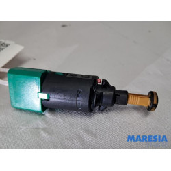 Citroen - C6 - Brake light switch