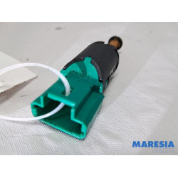 Citroen - C6 - Brake light switch