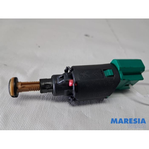 Citroen - C6 - Brake light switch
