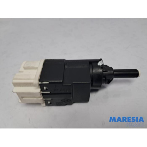 Renault - Clio - Remlicht Schakelaar