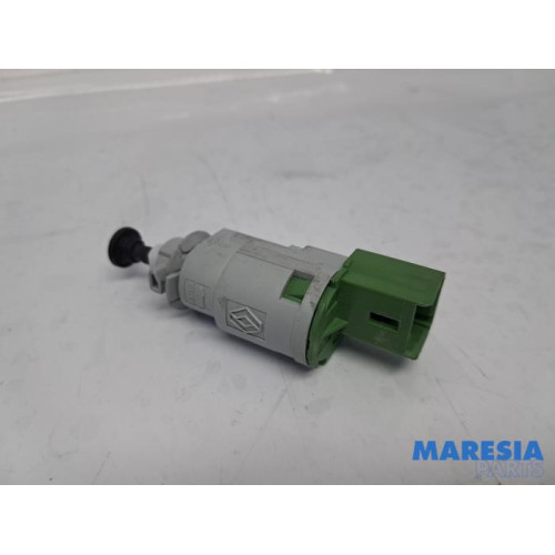 Renault - Clio - Clutch switch