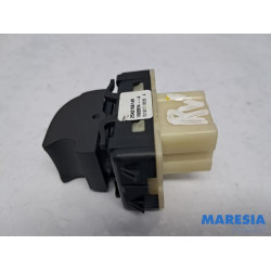 Renault - Clio - Electric window switch