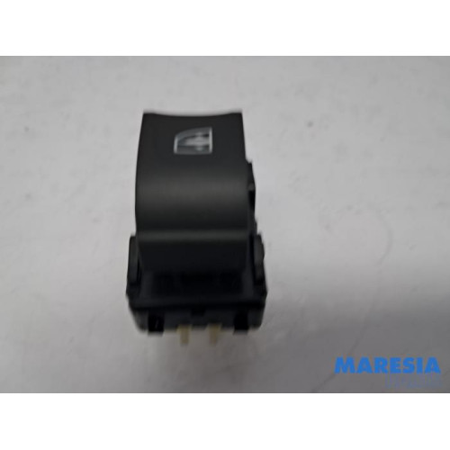 Renault - Clio - Electric window switch