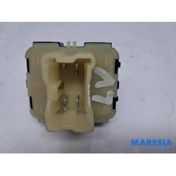 Renault - Clio - Multi-functional window switch