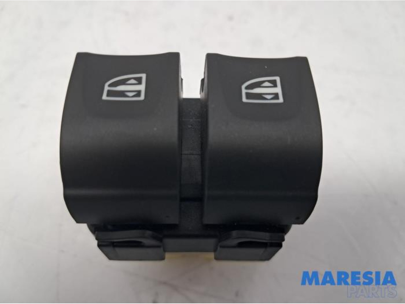 Renault - Clio - Multi-functional window switch