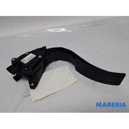 Renault - Clio - Accelerator pedal