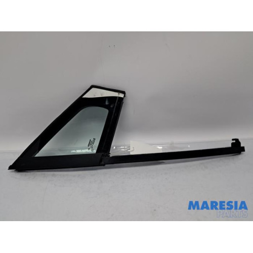 Renault - Clio - Quarter light, front right