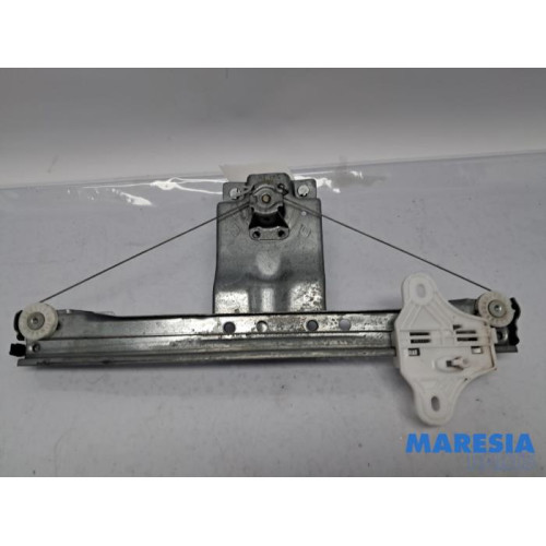 Renault - Clio - Rear door window mechanism 4-door, right