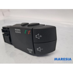 Renault - Clio - Commande radio volant