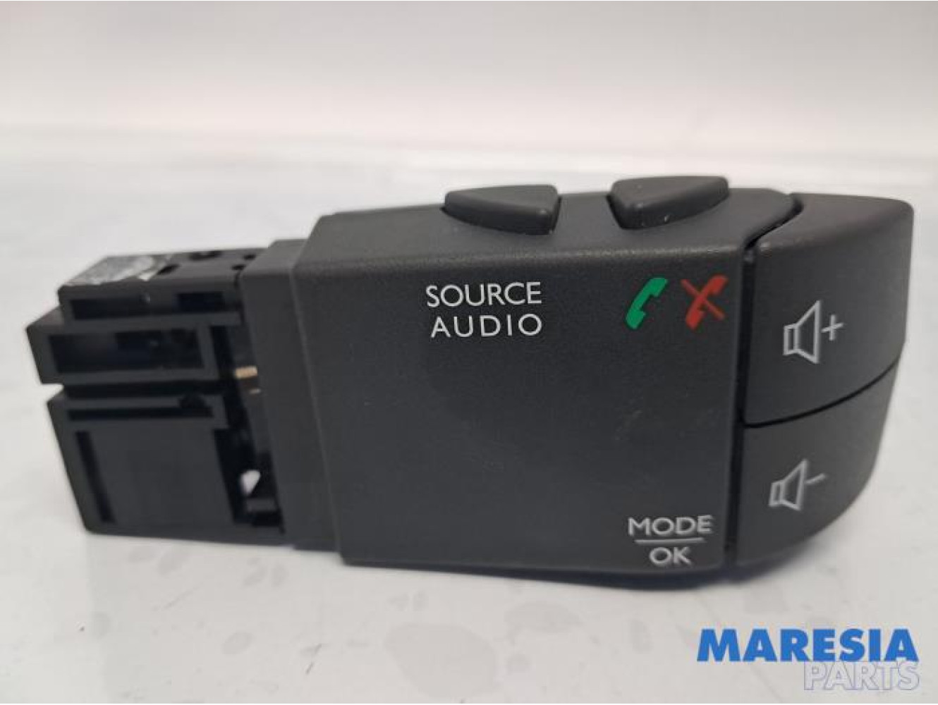 Renault - Clio - Commande radio volant