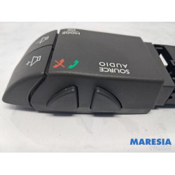 Renault - Clio - Commande radio volant