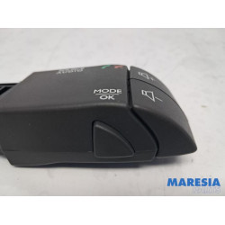 Renault - Clio - Commande radio volant