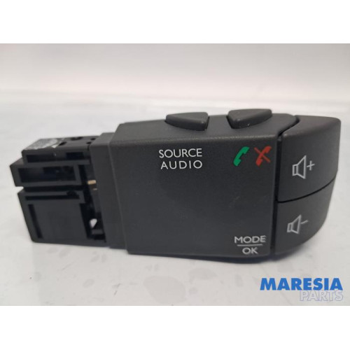 Renault - Clio - Radiobediening Stuur
