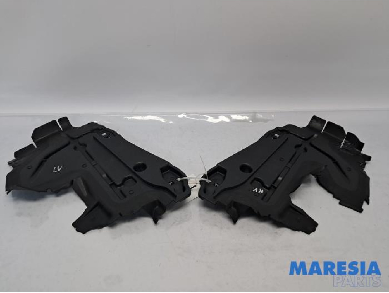 Peugeot - 208 - Air funnel