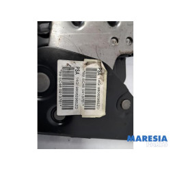 Peugeot - 208 - Parking brake lever