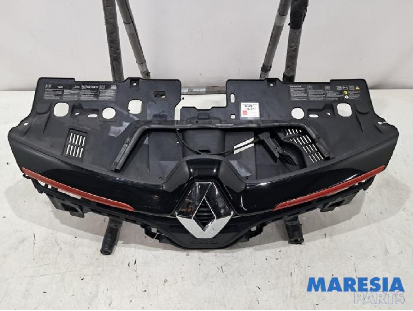 Renault - Clio - Grill