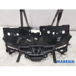 Renault - Clio - Grill