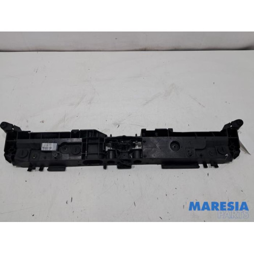 Renault - Clio - Plaque de serrure avant