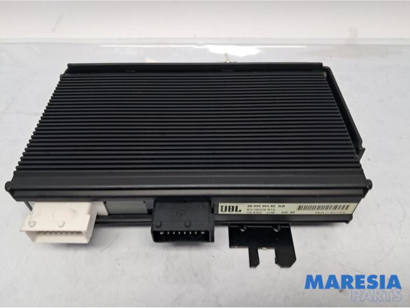 Citroen - C6 - Radio versterker