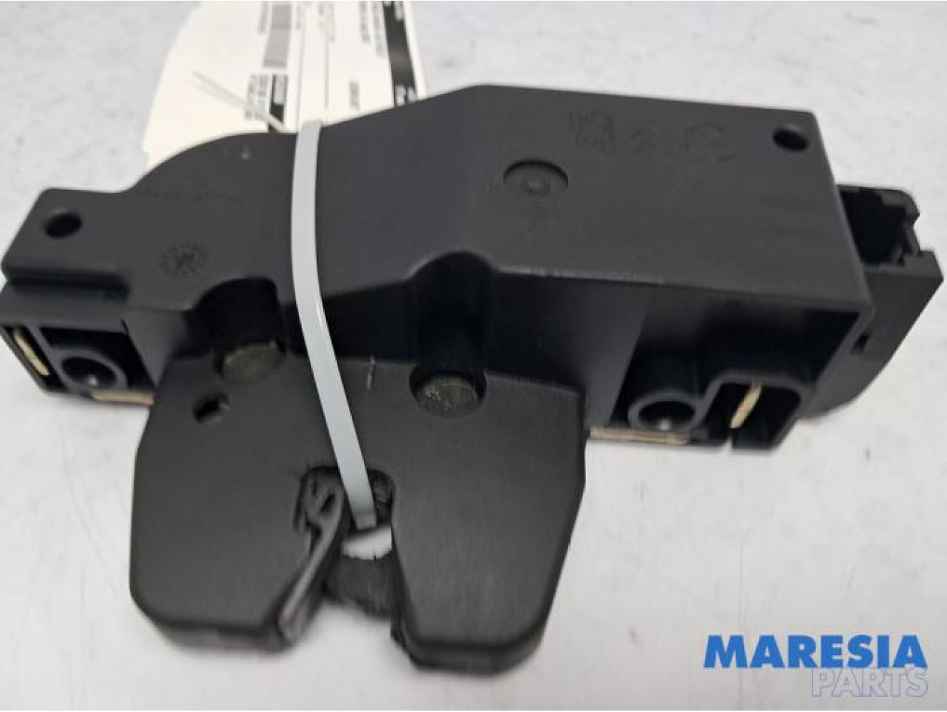 Citroen - C6 - Tailgate lock mechanism