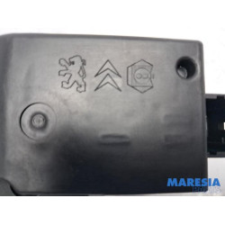 Citroen - C6 - Tailgate lock mechanism