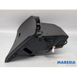 Peugeot - 208 - Glovebox