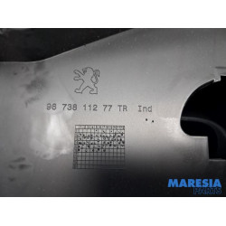 Peugeot - 208 - Glovebox