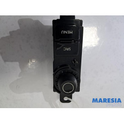Peugeot - 208 - Panneau de commandes navigation