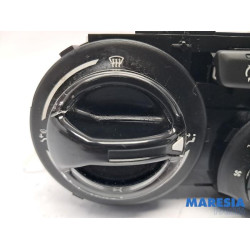 Peugeot - 208 - Heater control panel