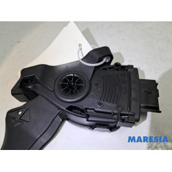 Peugeot - 208 - Gaspedaal