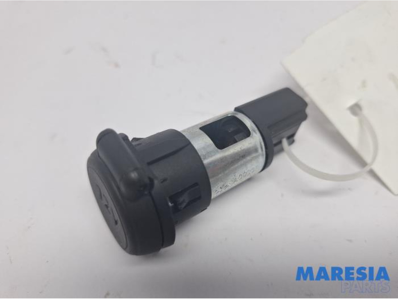 Peugeot - 208 - 12 volt connection