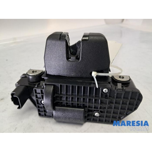 Peugeot - 208 - Tailgate lock mechanism